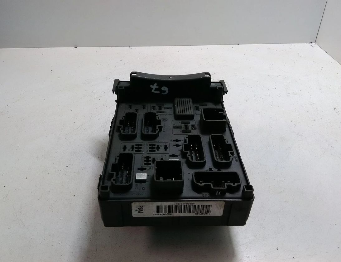 RENAULT Laguna 2 generation (2001-2007) Блок предохранителей 8200403417D,8200004201E 28407847