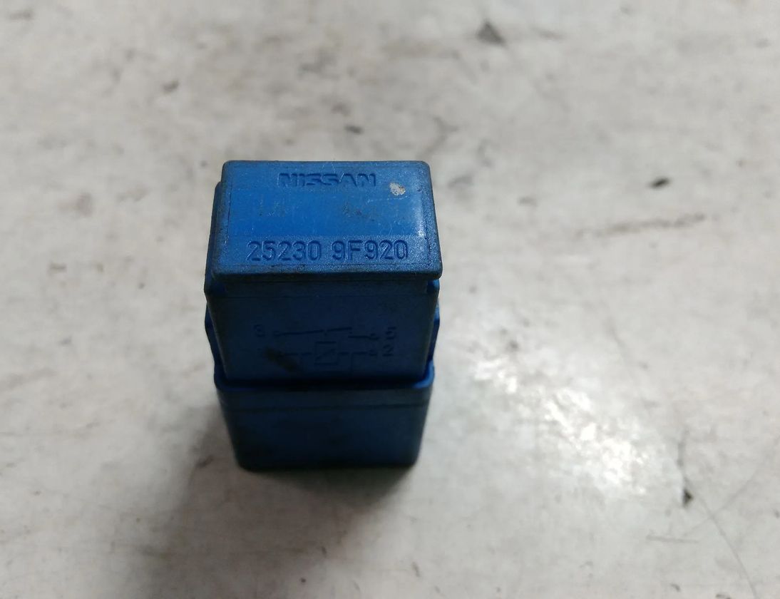 NISSAN Qashqai 1 generation (2007-2014) Relé 252309F920 28412702