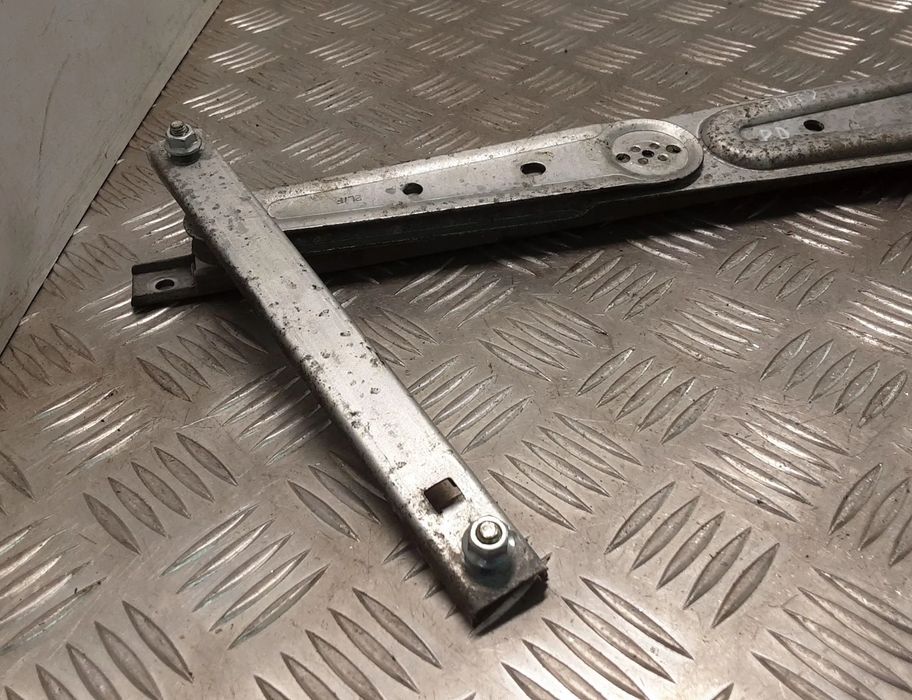 KIA Sorento 1 generation (2002-2011) Regulátor okna pravých predných dverí 824603E000 28422385