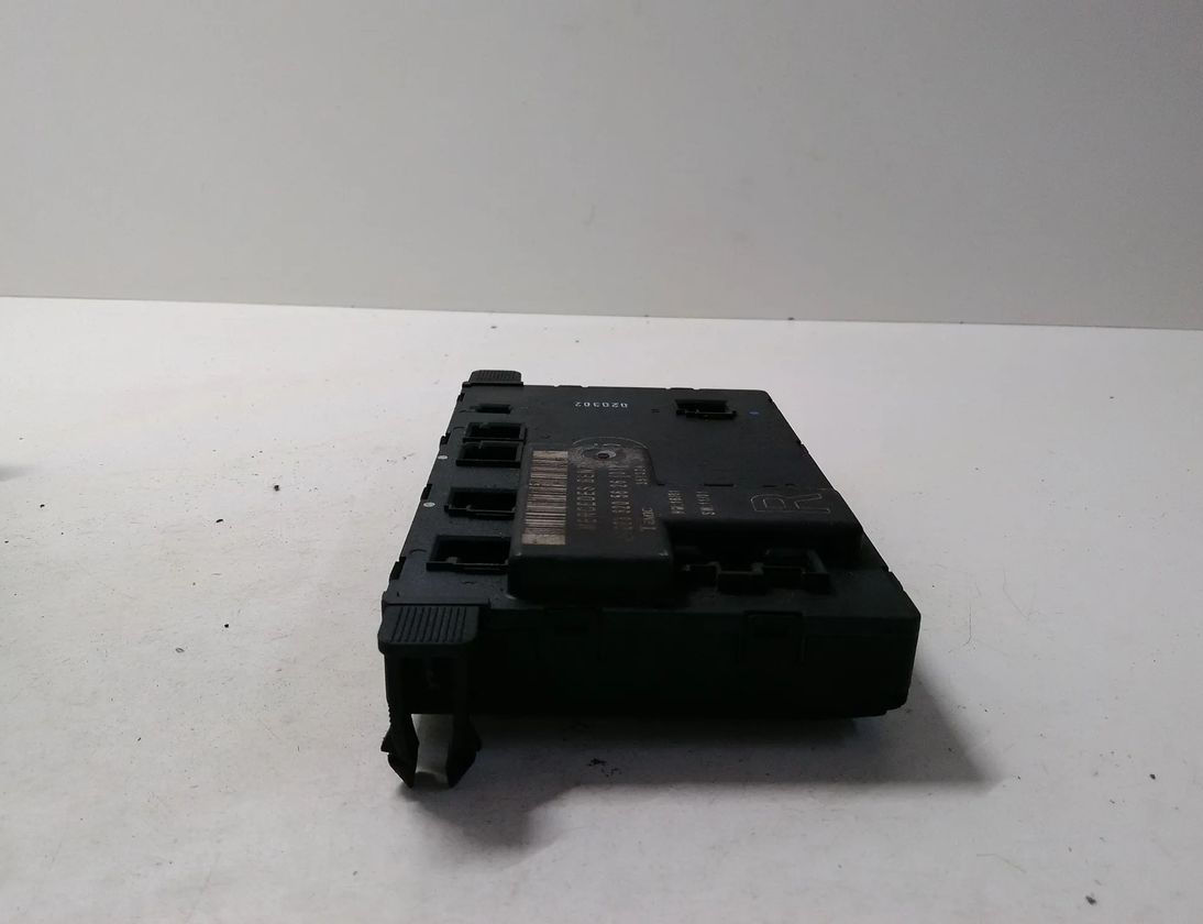 MERCEDES-BENZ C-Class W204/S204/C204 (2004-2015) Блок управления дверей левый задний 2038205626 28432225