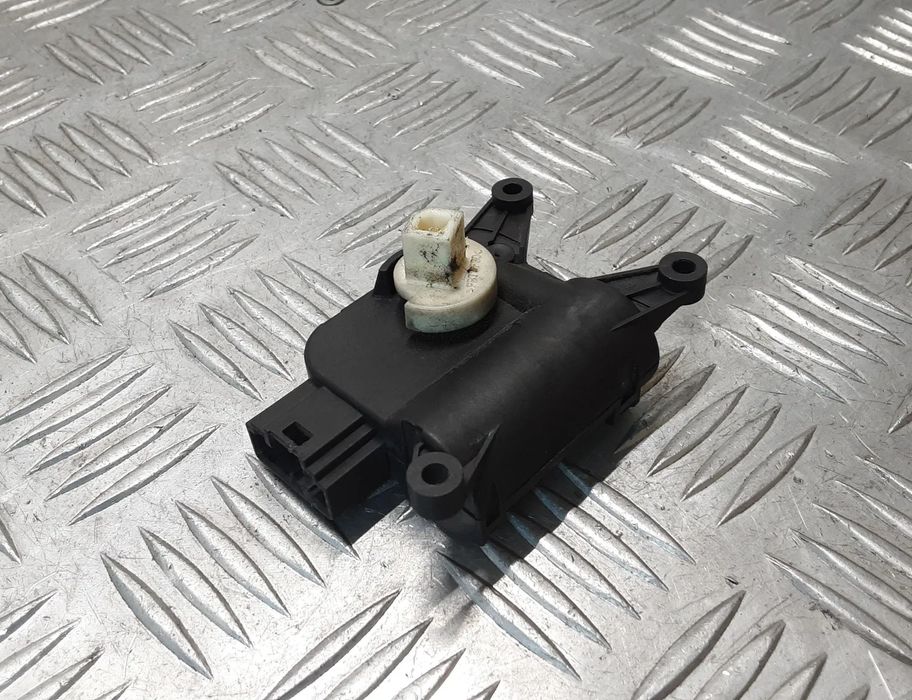 SEAT Altea 1 generation (2004-2013) Interior Heater Flap Motor Actuator 0132801338 29802557