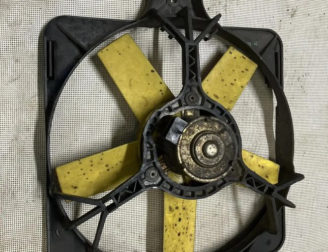 FIAT Punto 1 generation (1993-1999) Motorový chladiaci ventilátor Radiátor 78518669 30071562