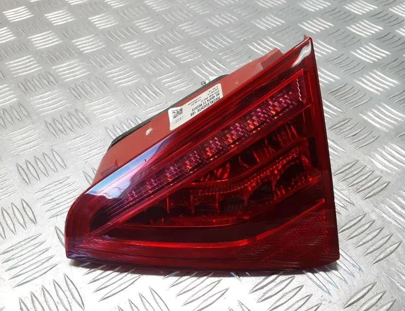 AUDI A5 8T (2007-2016) Pravé zadné svetlo na kufri 8T0945094C 31411012
