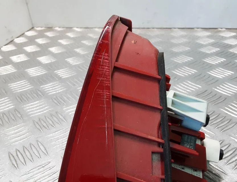 AUDI A5 8T (2007-2016) Pravé zadné svetlo na kufri 8T0945094C 31411012