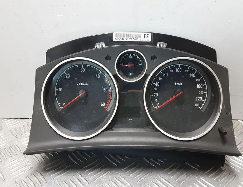OPEL Astra H (2004-2014) Speedometer 13267544 31958015