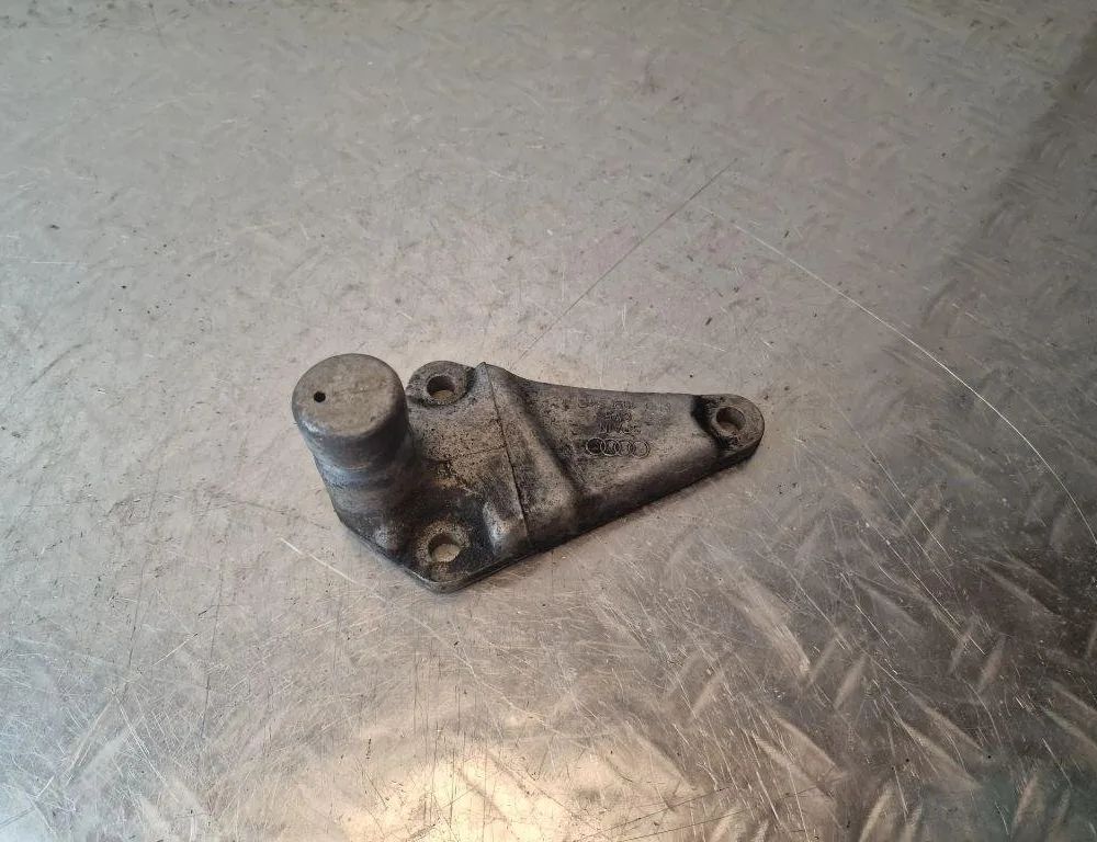 AUDI A6 C8/4K (2018-2024) Držiak motora pravá strana 8D0199343J 31236514