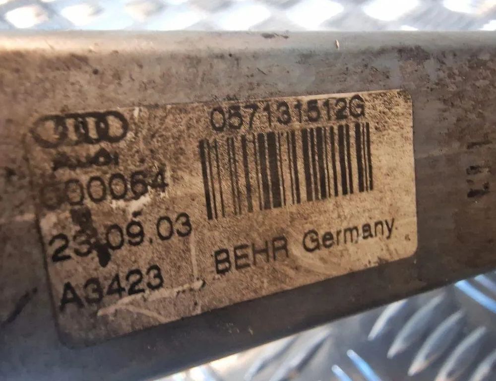 AUDI A8 D3/4E (2002-2010) Охладитель Eгр 057131512G 31237188
