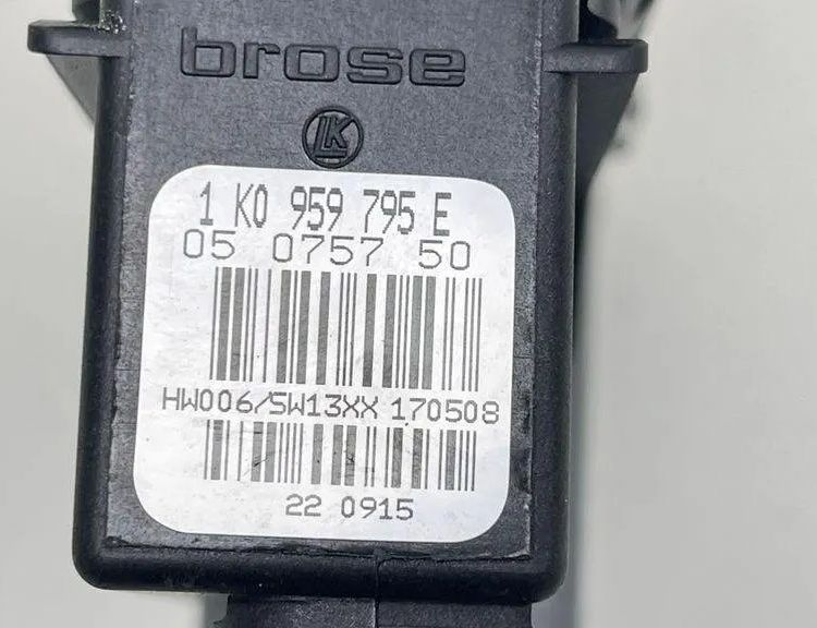 VOLKSWAGEN Tiguan 1 generation (2007-2017) Motor ovládania okna pravých zadných dverí 1K0959795E 31239155