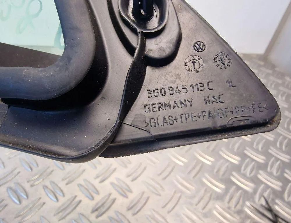 VOLKSWAGEN Passat B7 (2010-2015) Стеклянная рейка передней двери 3G0845113C 31241452