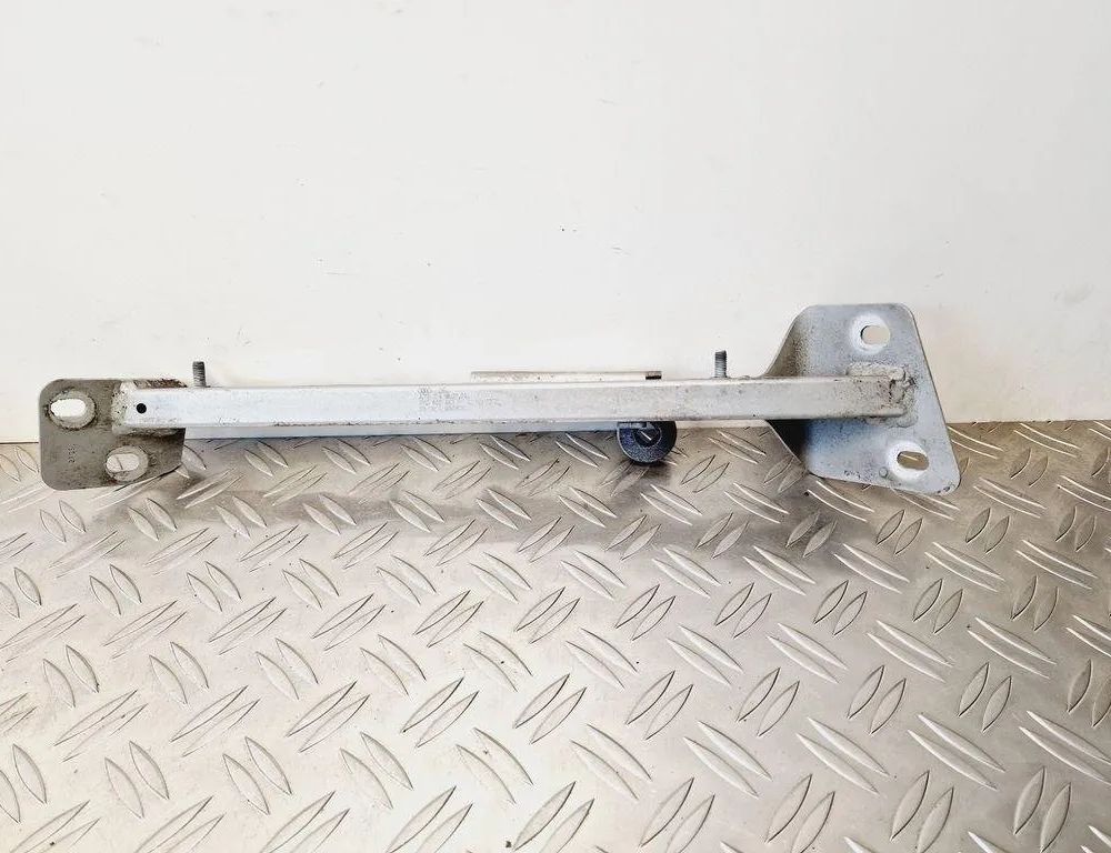 AUDI A8 D3/4E (2002-2010) Predný pravý držiak blatníka 4E0805463F 31248531