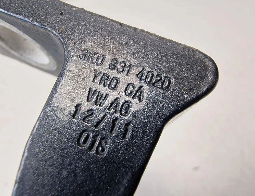 VOLKSWAGEN Jetta 3 generation (1992-1998) Pravý zadný dverový pant 8K0831402D 31249276