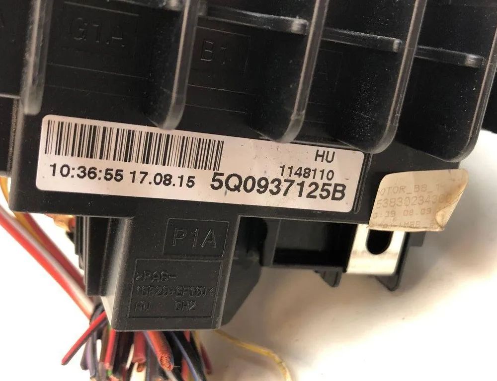 VOLKSWAGEN Passat B5 (1996-2005) Fuse box 5Q0937125B 31270736