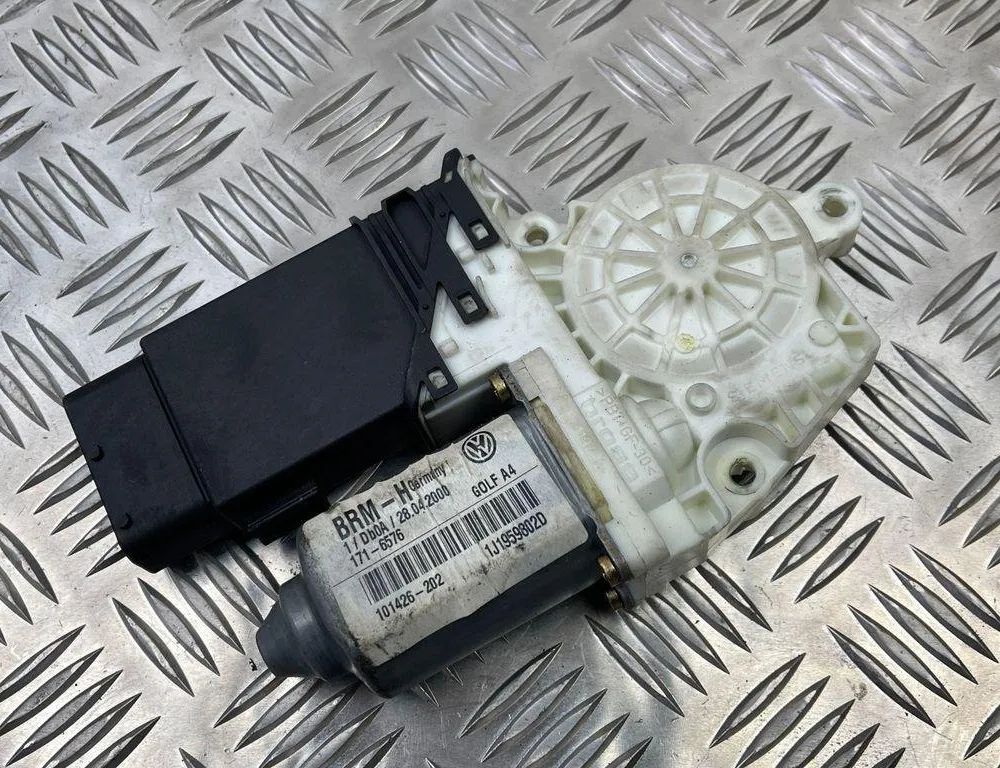 VOLKSWAGEN Golf 6 generation (2008-2015) Маторчик стеклоподъемника передней левой двери 9776101434203,1J1959802D 31274931