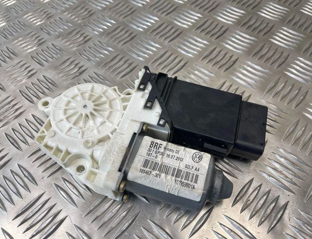 VOLKSWAGEN Bora 1 generation (1998-2005) Front Left Door Window Regulator Motor 1C1959801A,05074200 31274933