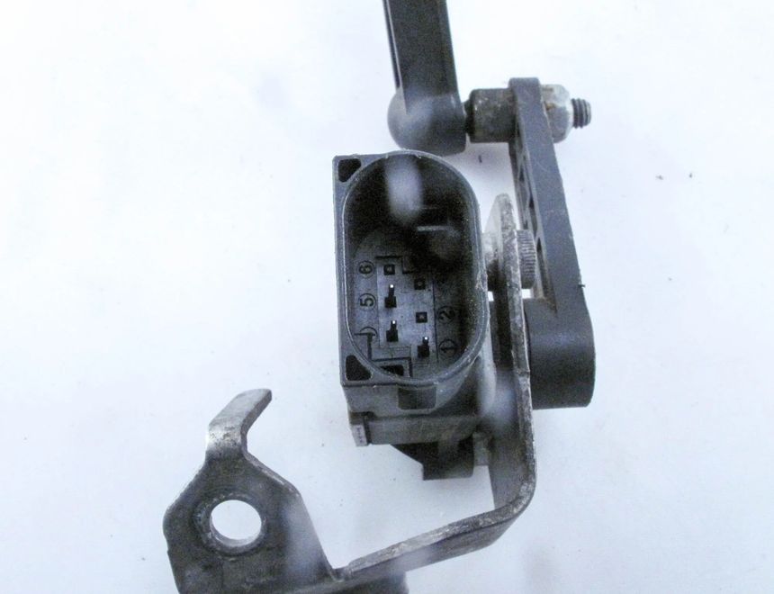 VOLVO XC90 2 generation (2014-2024) Pravý zadný senzor výšky 31360328 21384952