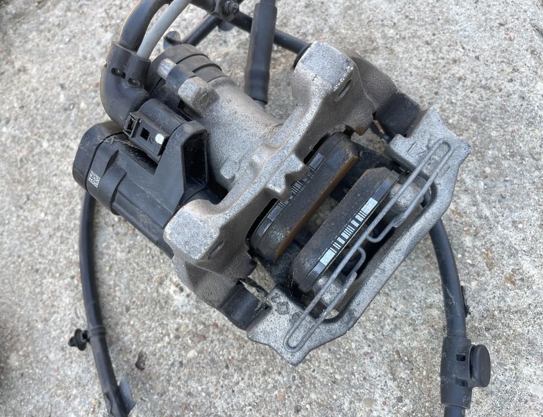 AUDI A3 8Y (2020-2024) Супорт тормозов задний левый 5r3615406a,5r3615405a 25843646