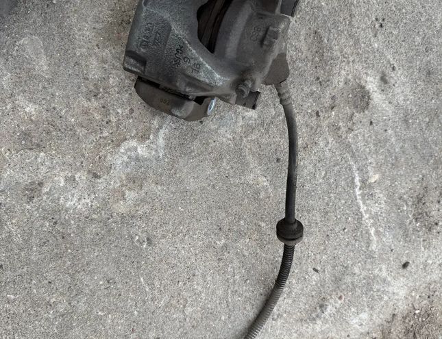 RENAULT Zoe 1 generation (2012-2023) Ľavý predný brzdový strmeň 368 29621800