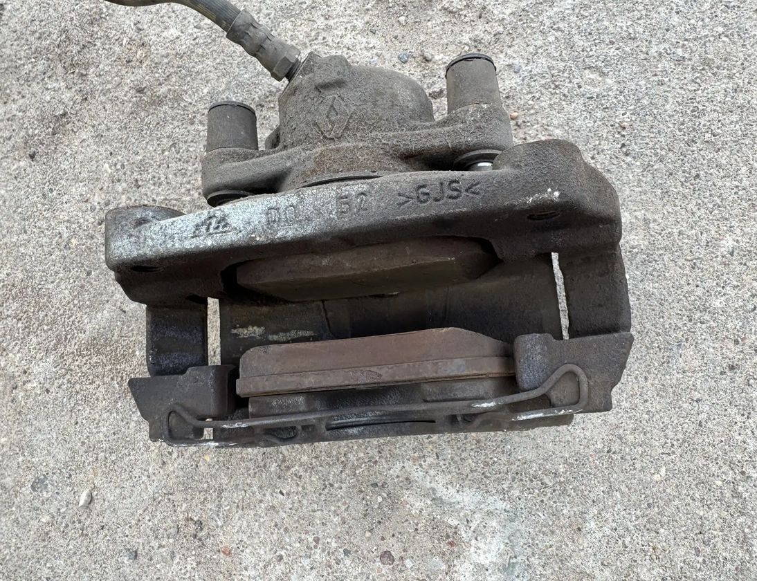 RENAULT Zoe 1 generation (2012-2023) Ľavý predný brzdový strmeň 368 29621800