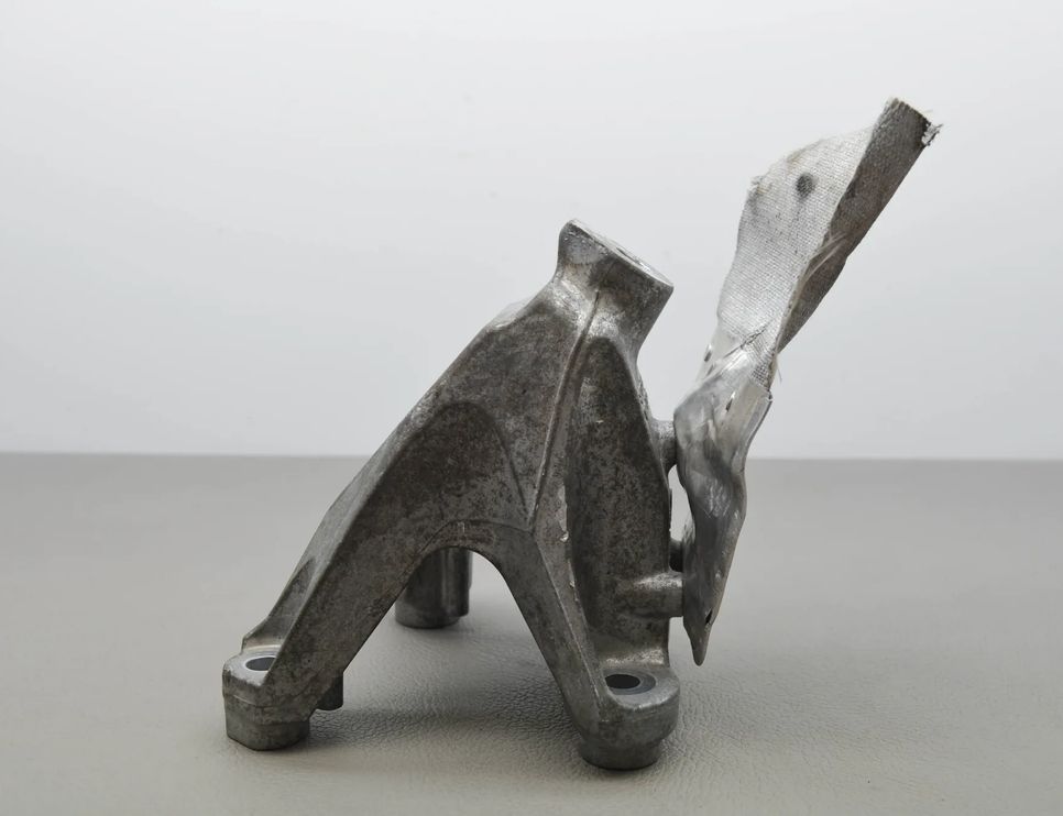 AUDI A4 B9/8W (2015-2024) Кронштейн двигателя левой стороны 8W0199307H,4M0199387 11592474