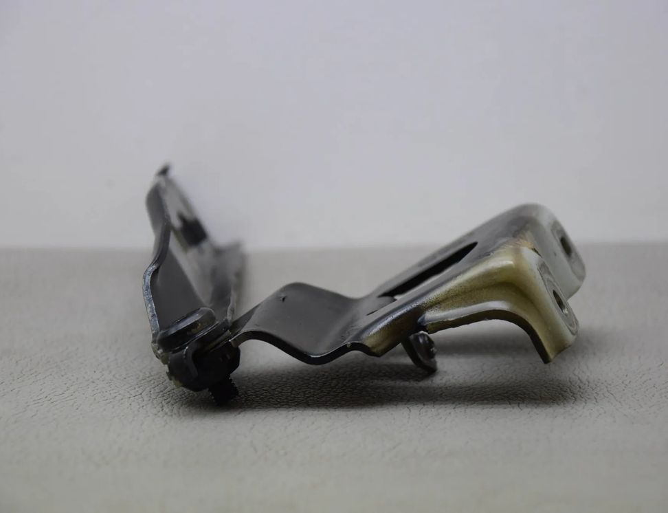 AUDI A4 B8/8K (2011-2016) Петля капота передняя левая 8K0823301D 14683805