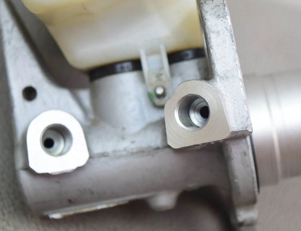 AUDI A8 D4/4H (2010-2018) Brzdový valec 8K0611301A 24875567