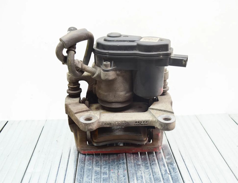 AUDI A8 D4/4H (2010-2018) Zadný pravý brzdový strmeň 8244/C 24906582