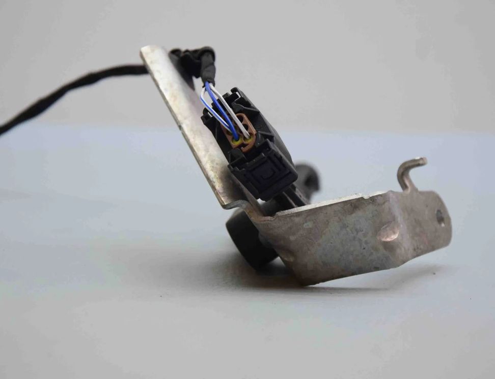 BMW X5 G05/G18 (2018-2024) Датчик уровня высоты сзади справа 6895467 32411080