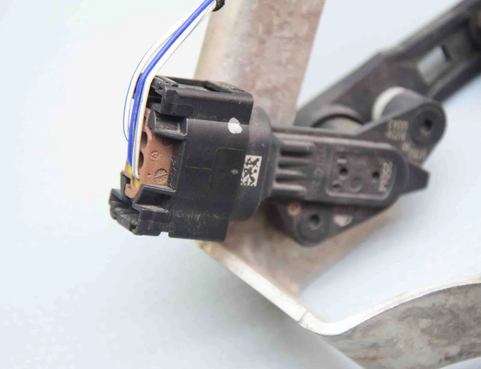 BMW X5 G05/G18 (2018-2024) Датчик уровня высоты сзади справа 6895467 32411080