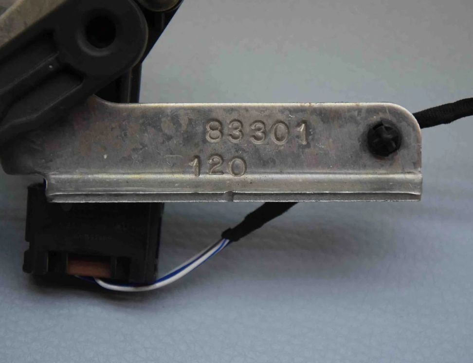 BMW X5 G05/G18 (2018-2024) Датчик уровня высоты сзади справа 6895467 32411080