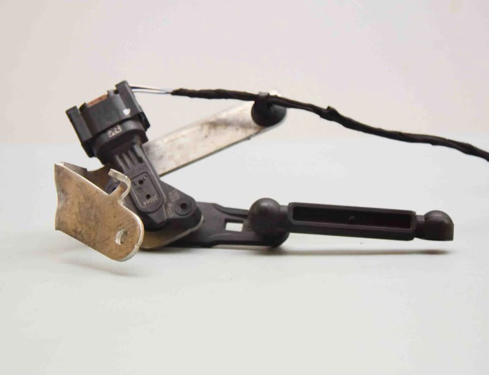 BMW X5 G05/G18 (2018-2024) Датчик уровня высоты сзади справа 6895467 32411080