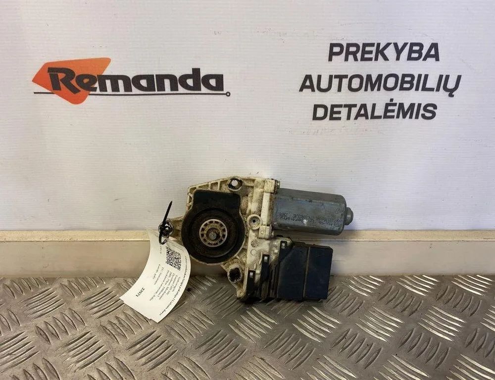 VOLKSWAGEN Touran 1 generation (2003-2015) Rear Left Door Window Control Motor 0536006002 31570069