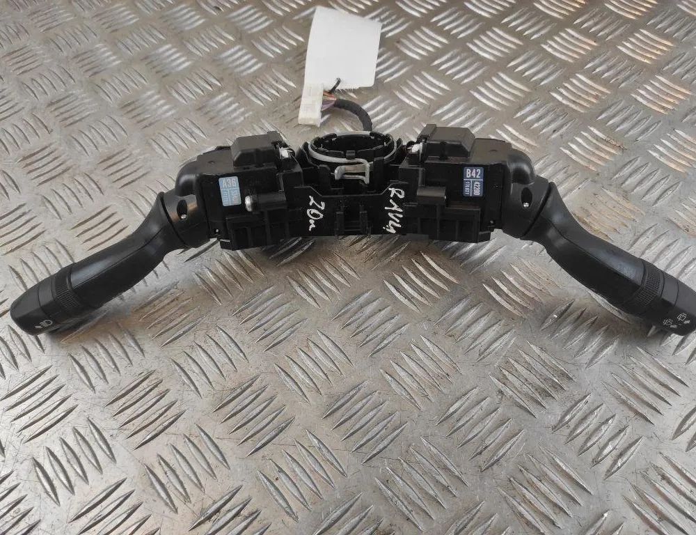 TOYOTA RAV4 5 generation (XA50) (2018-2024) Stieračový prepínač 4220017L021 31570328