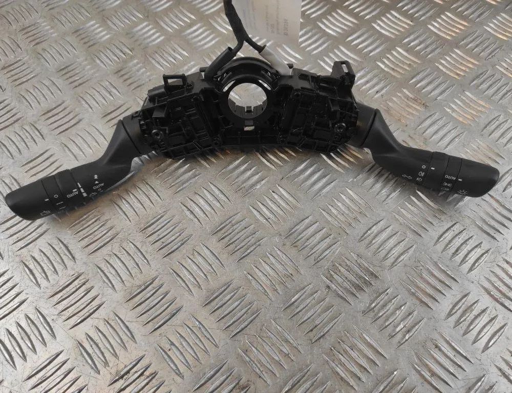 TOYOTA RAV4 5 generation (XA50) (2018-2024) Stieračový prepínač 4220017L021 31570328