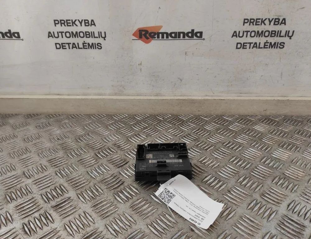 VOLKSWAGEN Tiguan 2 generation (2016-2024) Ovládacia jednotka ľavých zadných dverí 5Q0959592 31570849