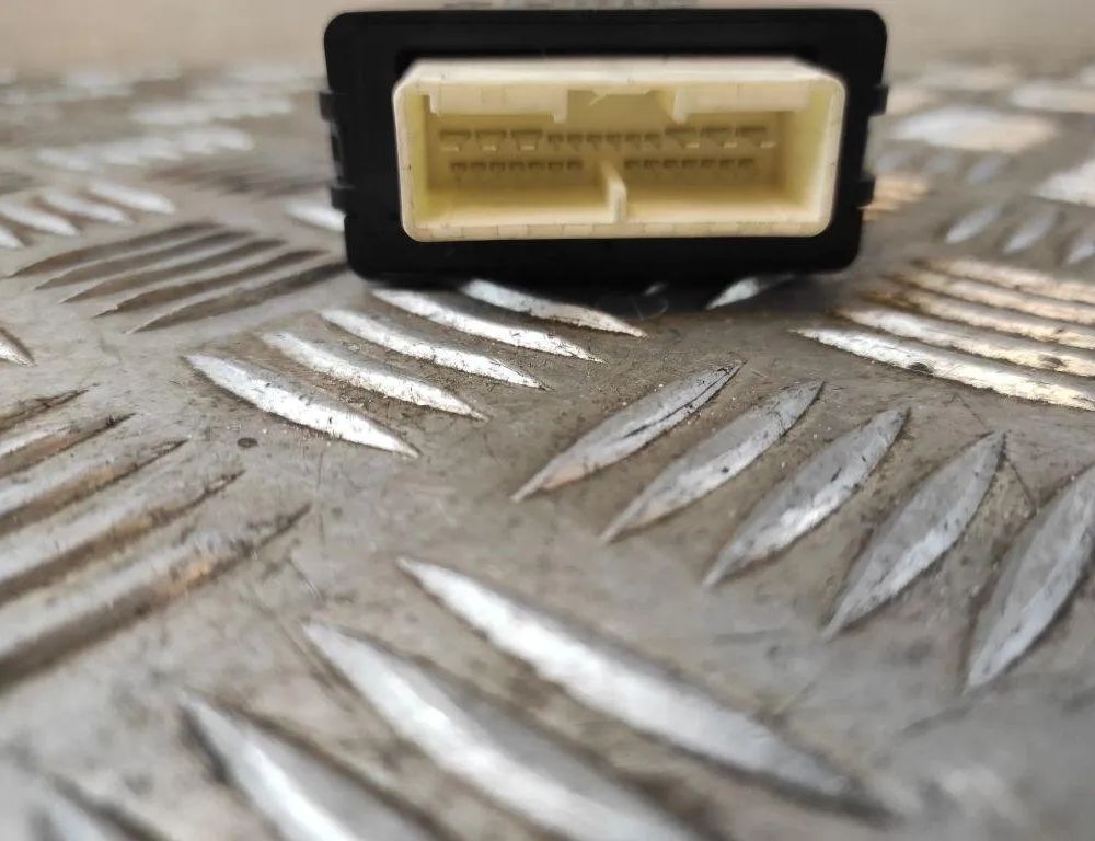 TOYOTA Prius 4 generation (XW50) (2015-2023) Реле 8594047060,4230003000 31570905