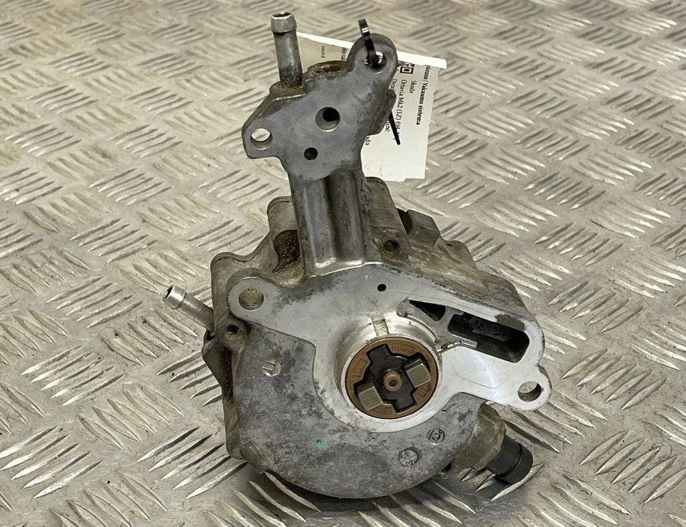 SKODA Octavia 2 generation (2004-2013) Вакуумный насос 038145209M 31573231