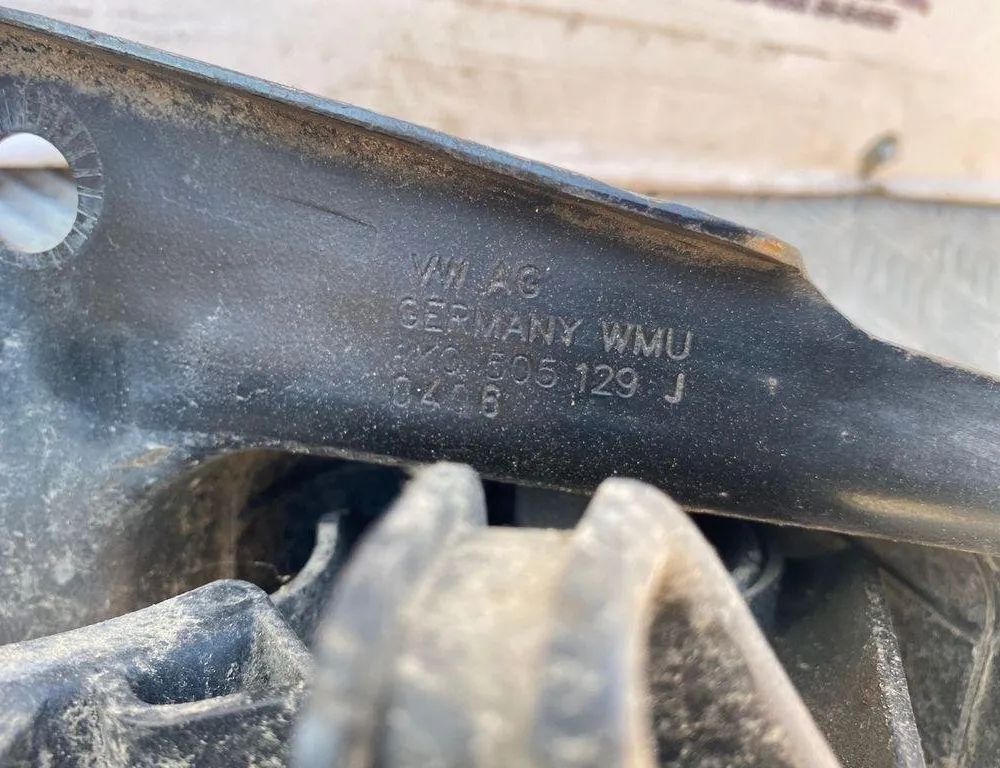 VOLKSWAGEN Golf Plus 1 generation (2004-2009) Ľavé zadné rameno závesu 1K0505129J 31577489