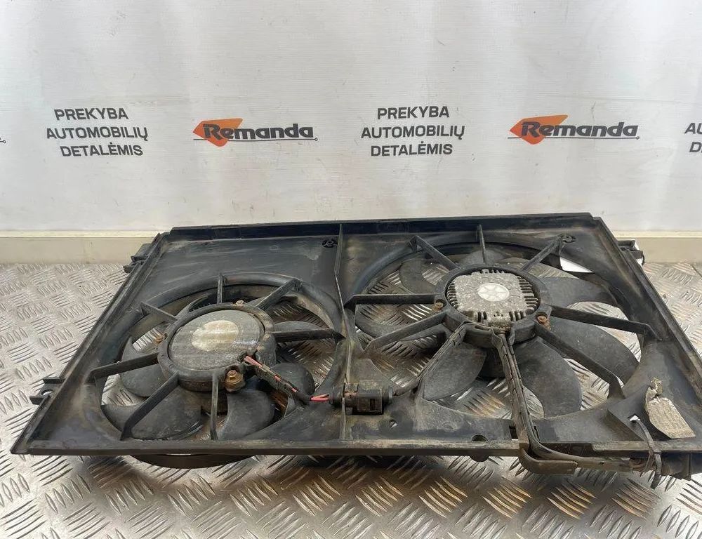 VOLKSWAGEN Caddy 3 generation (2004-2015) Motorový chladiaci ventilátor Radiátor 1K0121207 31578888