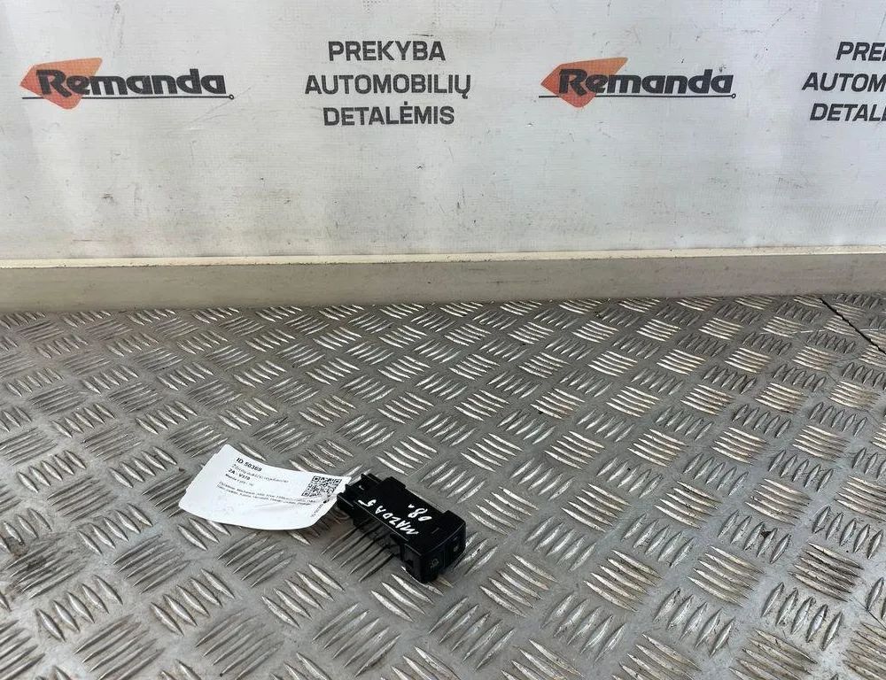 MAZDA MPV LV (1988-1999) Headlight height adjustment switch 134139 31579481