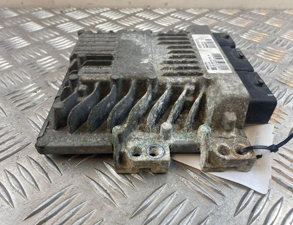 RENAULT Modus 2 generation (2007-2012) Engine Control Unit ECU 8200680832,8200755773 31592153
