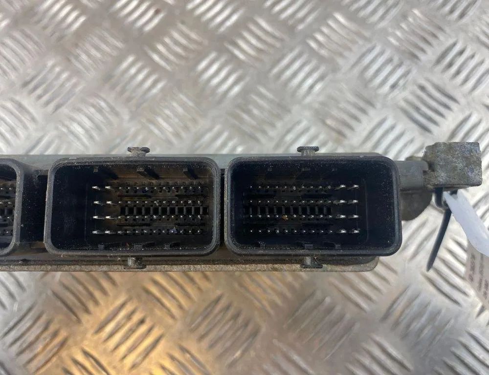 RENAULT Modus 2 generation (2007-2012) Engine Control Unit ECU 8200680832,8200755773 31592153