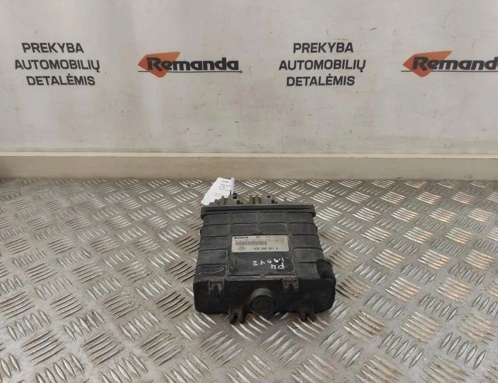 VOLKSWAGEN Passat B5 (1996-2005) Блок управления двигателем 0281001245,028906021R 31593383