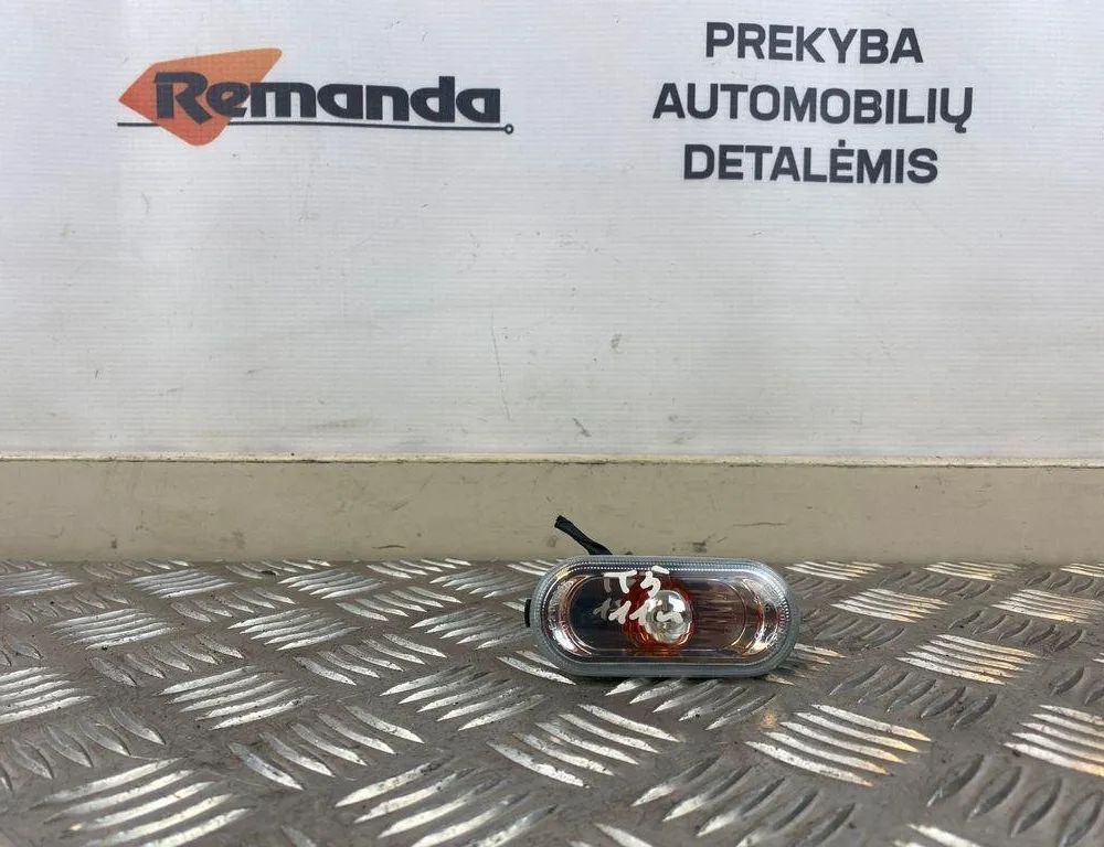 VOLKSWAGEN Transporter T5 (2003-2015) Повторитель переднего правого крыла 7H0949117 31595146