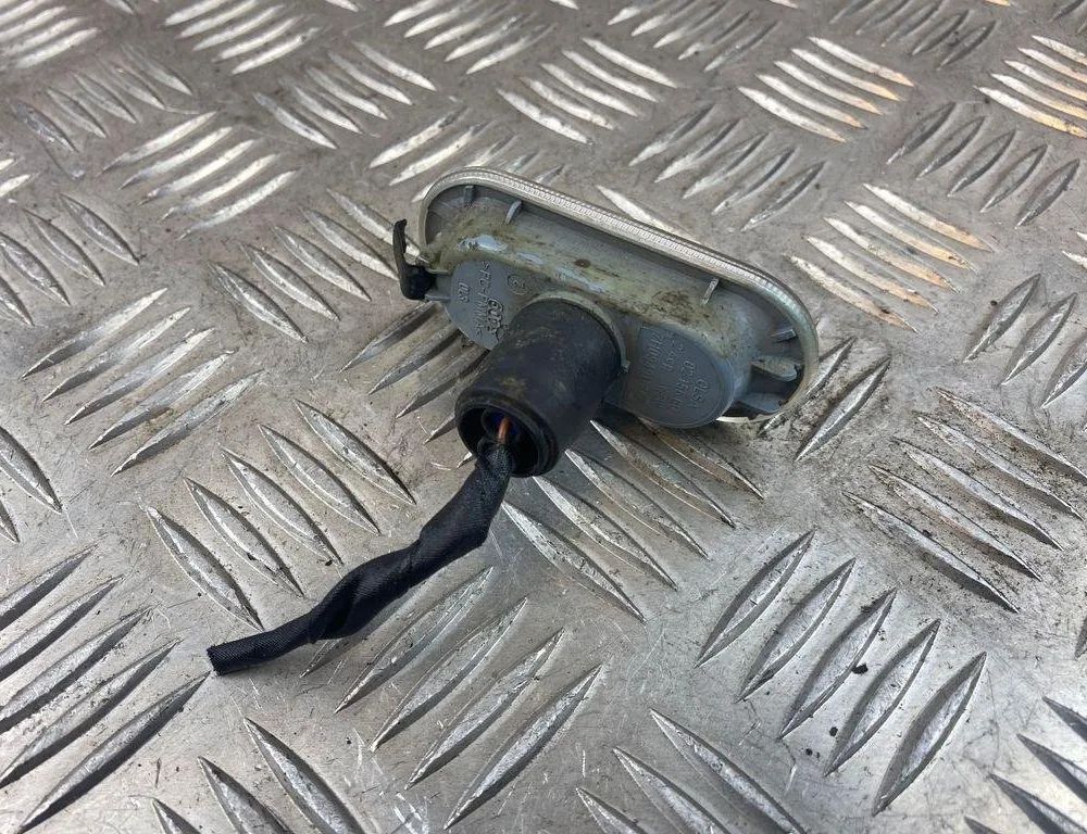 VOLKSWAGEN Transporter T5 (2003-2015) Повторитель переднего правого крыла 7H0949117 31595146