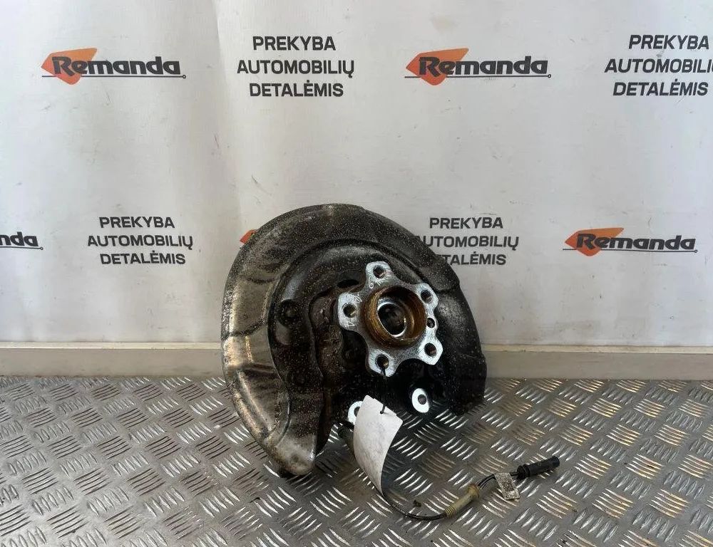BMW 5 Series G30/G31 (2016-2023) Rear Left Wheel Hub 6861801,621654 31606351