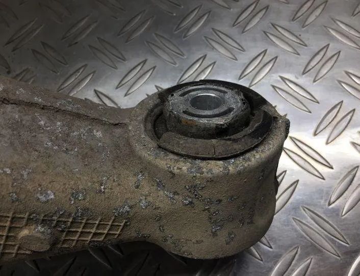 BMW 5 Series F10/F11 (2009-2017) Ľavé zadné rameno závesu 6794875,33326794875,560912 21447760