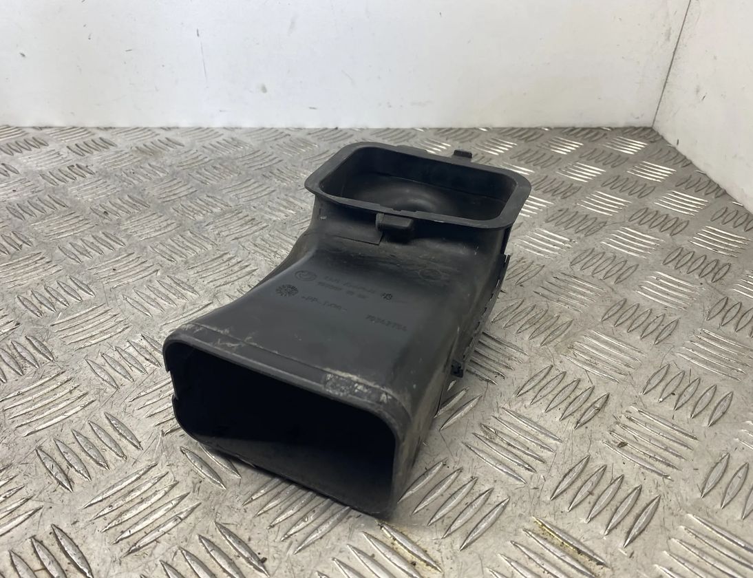 BMW 5 Series F10/F11 (2009-2017) ДЕТАЛЬ (ДЕТАЛИ) КАНАЛА ЗАБОРА ВОЗДУХА 7577471,13717577471 21603667