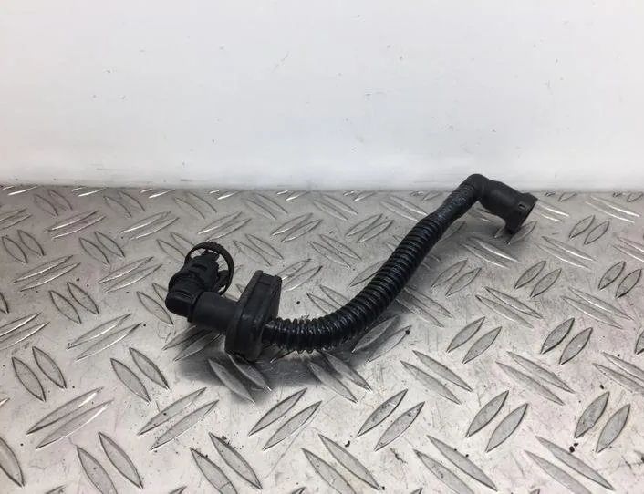 BMW 3 Series F30/F31 (2011-2020) Vákuová trubica 7602057,760205704 22373551