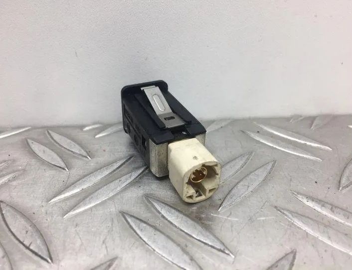 BMW 5 Series F10/F11 (2009-2017) USB 9167196,61319167196 22373909