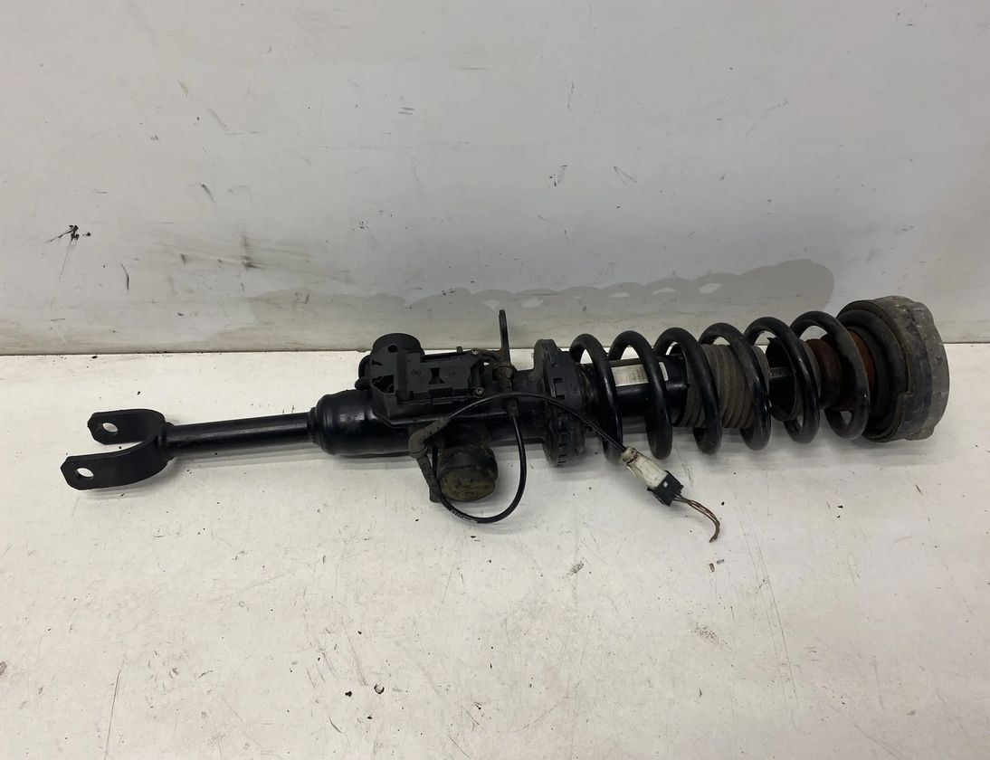 BMW 7 Series F01/F02 (2008-2015) Ľavý predný tlmič nárazov 6863115,37116863115 22610382